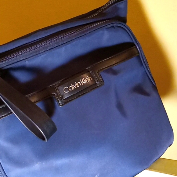 Calvin Klein crossbody purse - Picture 2 of 13